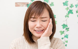 顎の痛みや歪みを治療